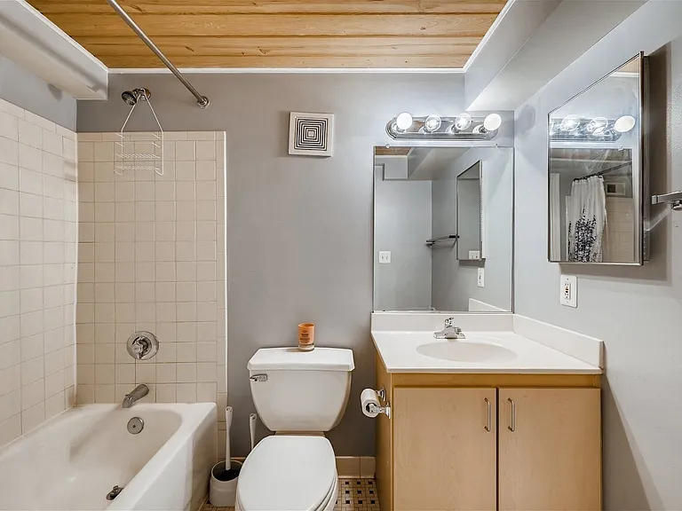 GLC 300 N Charles LLC — Photo 2