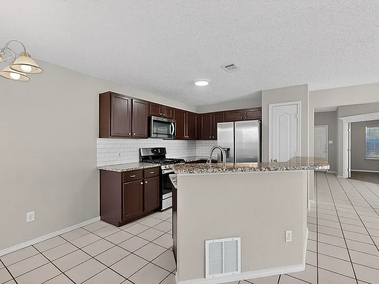 1207 Aberdeen Dr — Photo 10