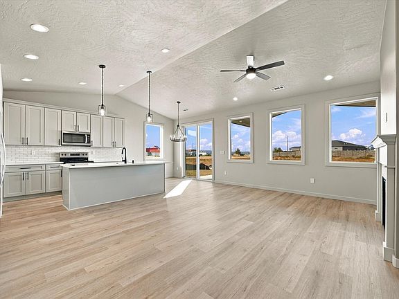 3rd image of 618 Eureka Ave