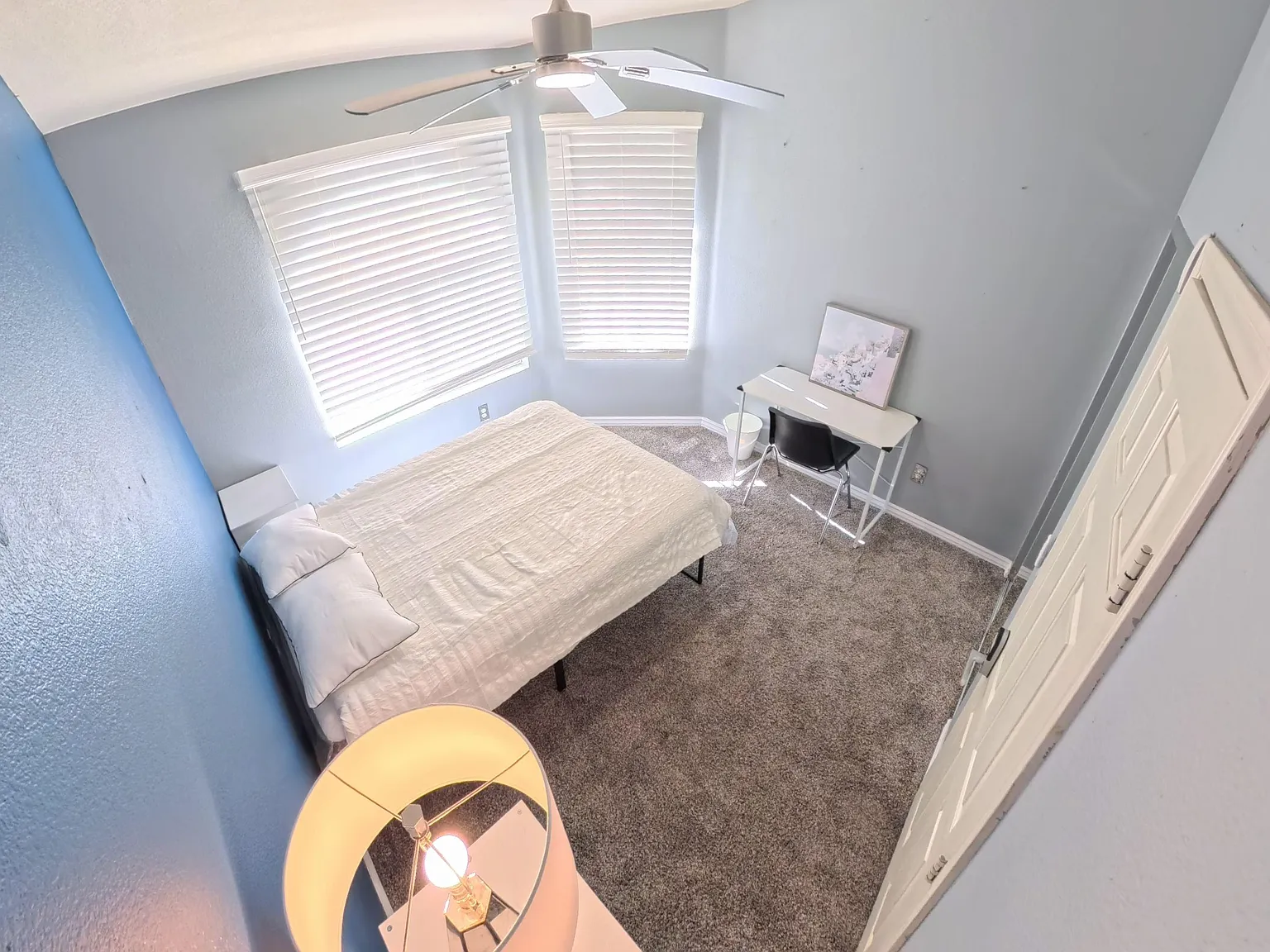 4 bed, 2.5 bath, 1967 sqft, $1,009 — Photo 2