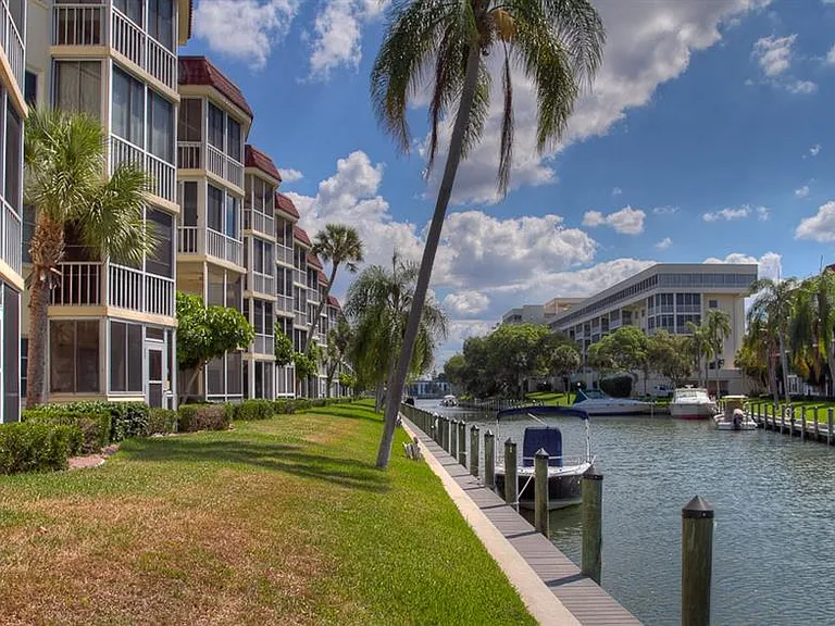 1250 N Portofino Dr #107MAR — Photo 24