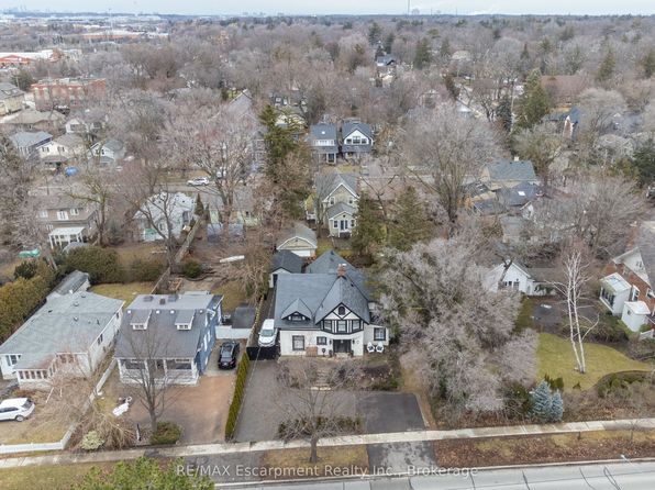 407 Trafalgar Rd, Oakville, ON L6J 3H8