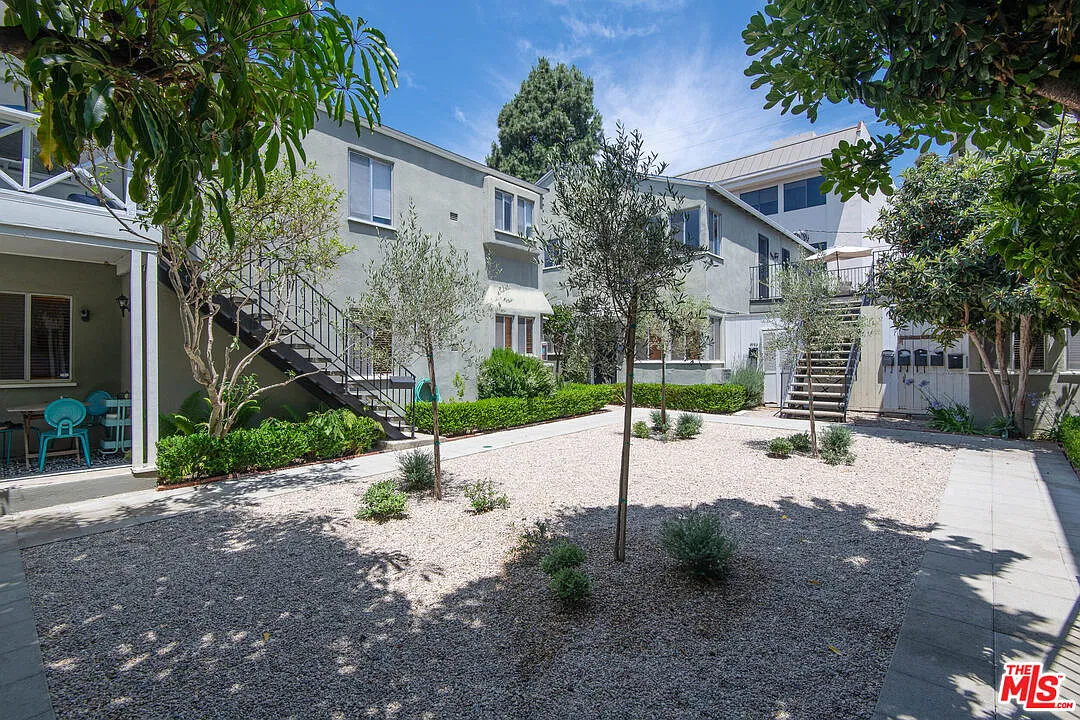 1 bed, 1.0 bath, 800 sqft, $2,695 — Photo 2