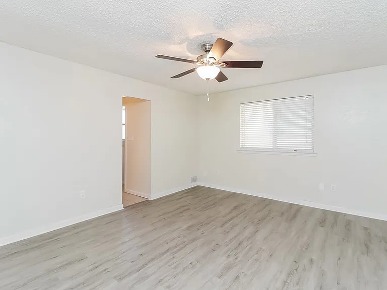 6001 Old Mill Ct — Photo 18