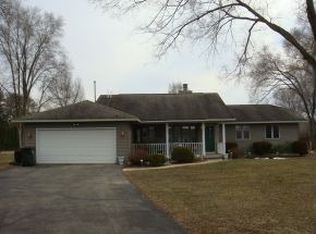 N2817 Otter Dr, Waupaca, WI 54981