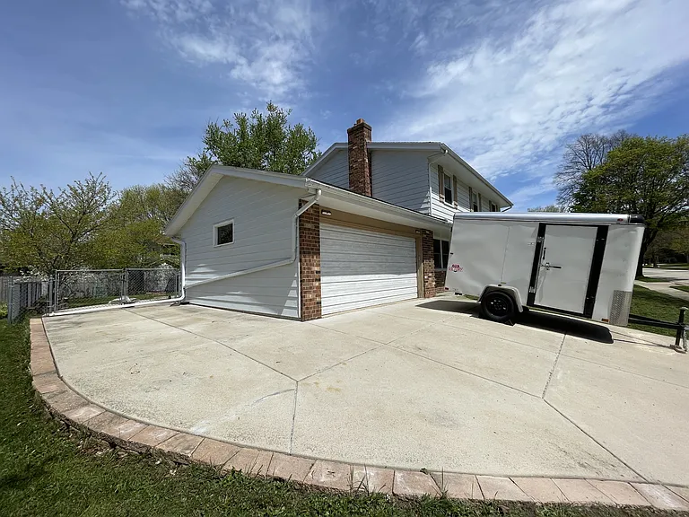 1708 Howlett Ln — Photo 32