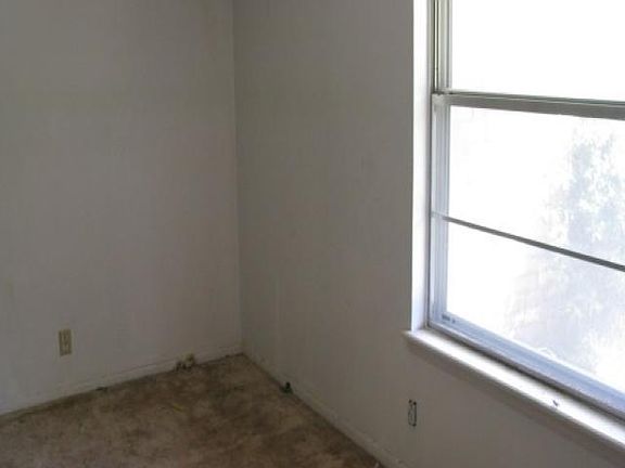 4th image of 1422 N Hawthorne Ave