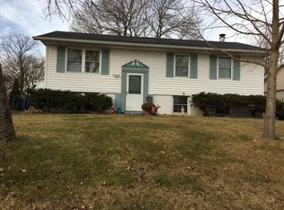 3410 Dunham Dr SW, Cedar Rapids, IA 52404