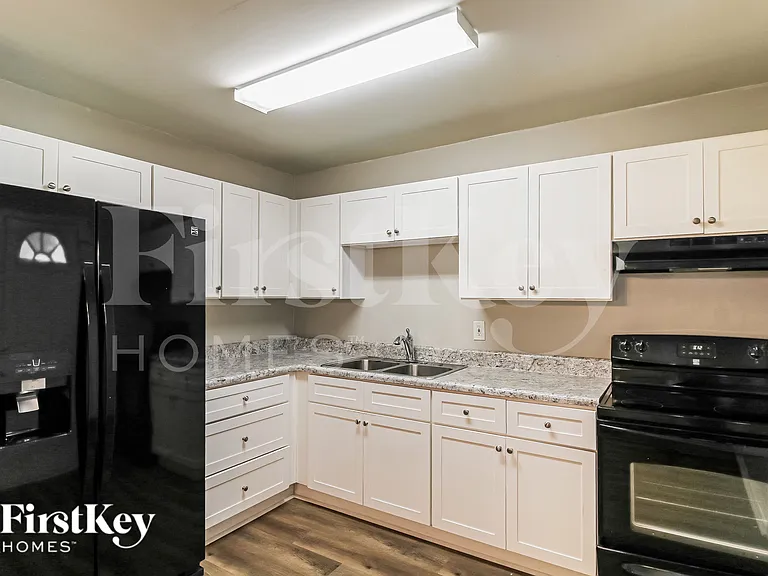 1199 Pineglen Dr — Photo 8