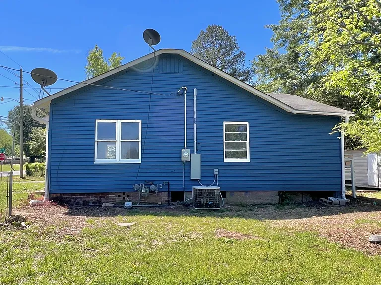 1708 S State Line Ave — Photo 4