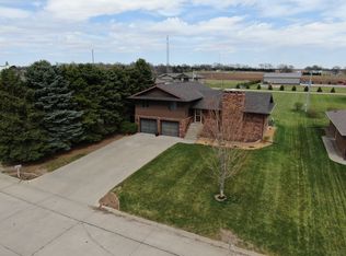 707 N 3rd St, Plainview, NE 68769