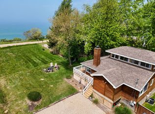 643 Lake Shore Dr, South Haven, MI 49090