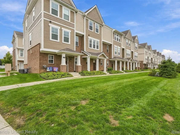 161 Monument Ln, Wixom, MI 48393