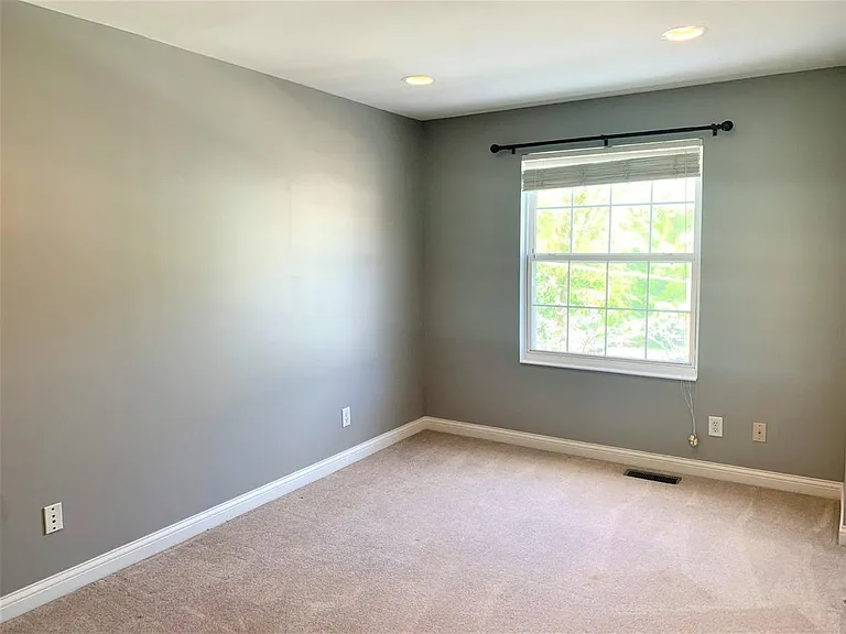2550 Cleinview Ave — Photo 12