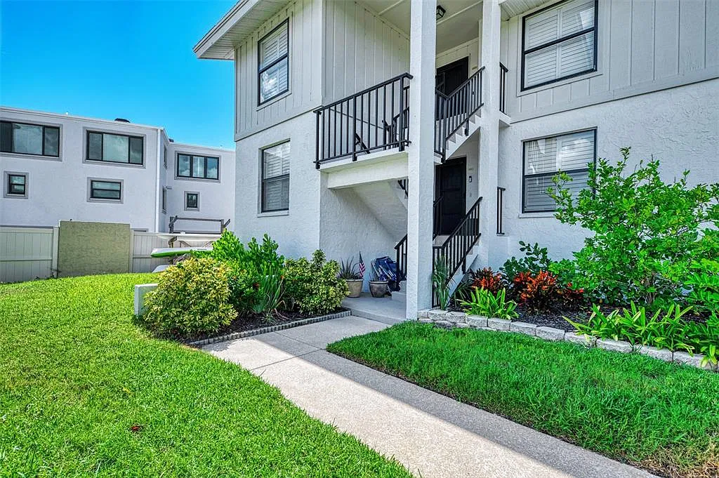 2 bed, 2.0 bath, 1223 sqft, $3,500 — Photo 4