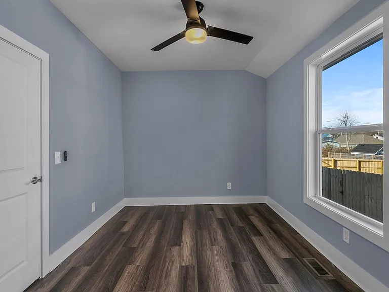 1612 Knowles St — Photo 20