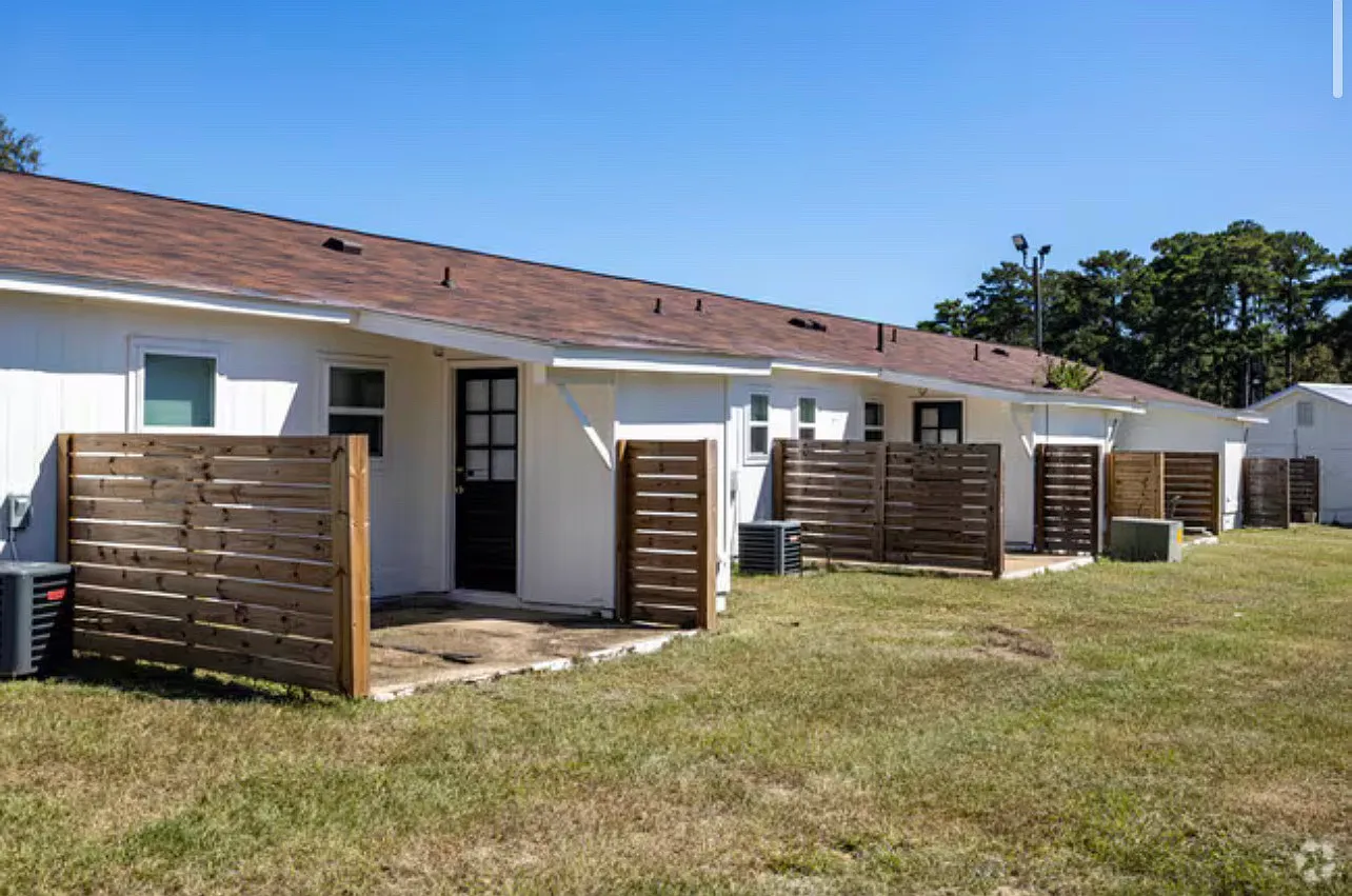 3 bed, 1.5 bath, 1000 sqft, $850 — Photo 3