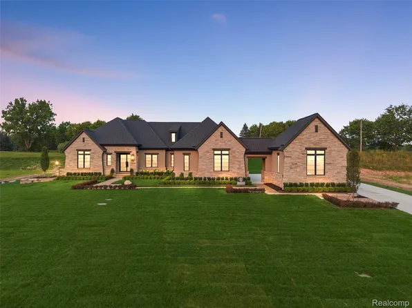67736 Overlook Trl, Washington, MI 48095