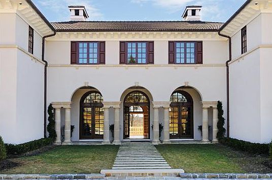 Panoramic views of 3 golf courses