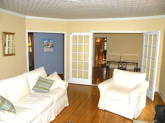 Living Room toward DR