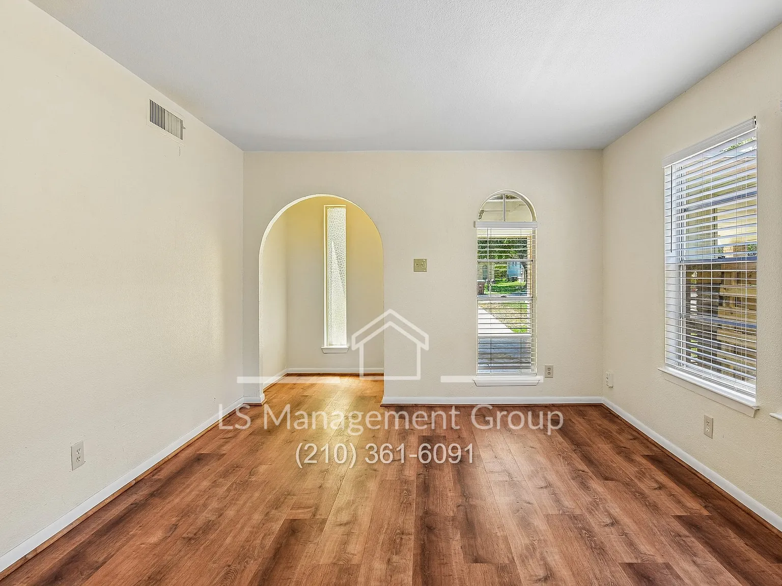 2 bed, 1000 sqft, $1,300 — Photo 4