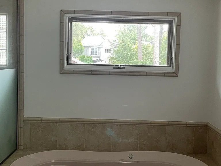 1075 Lalond Ave — Photo 7