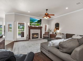 806 N Tejas Dr, Sanger, TX 76266