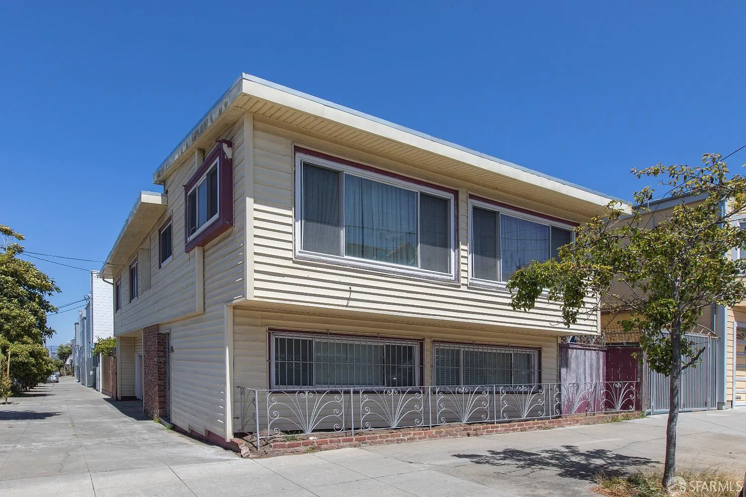 483 Ellington Ave - Photo 3