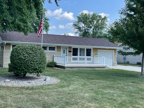 19 Miller Ave, Charleston, IL 61920