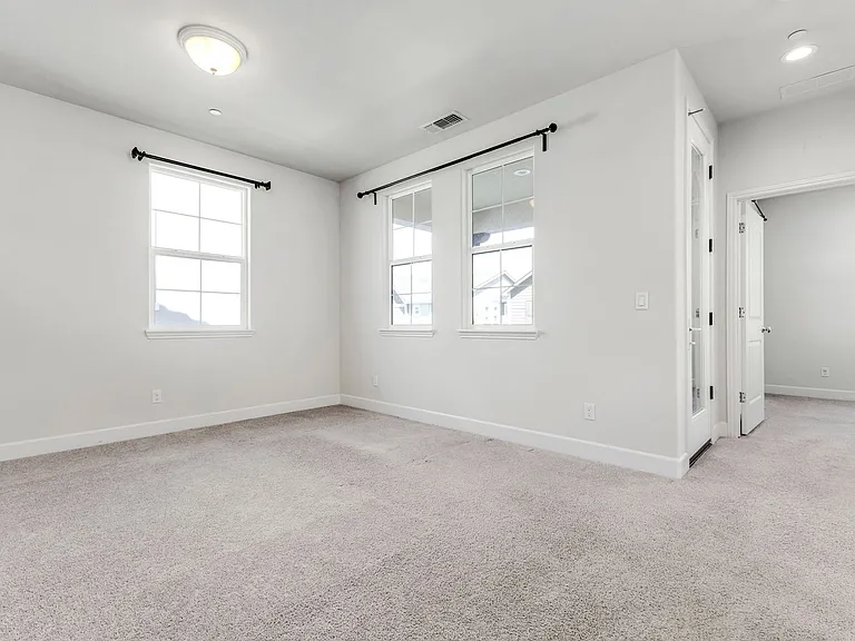 19218 Coliseum Ln — Photo 16