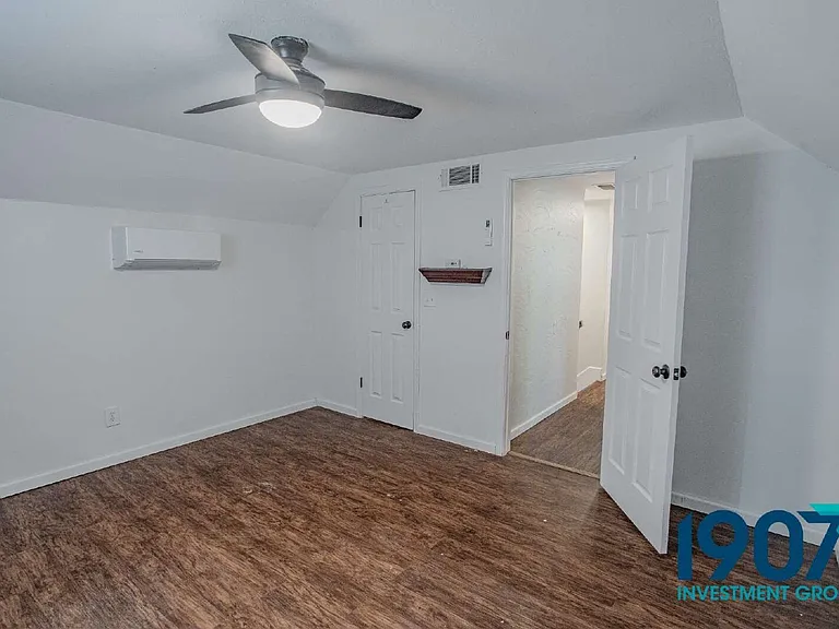 616 Redstone Ave — Photo 17