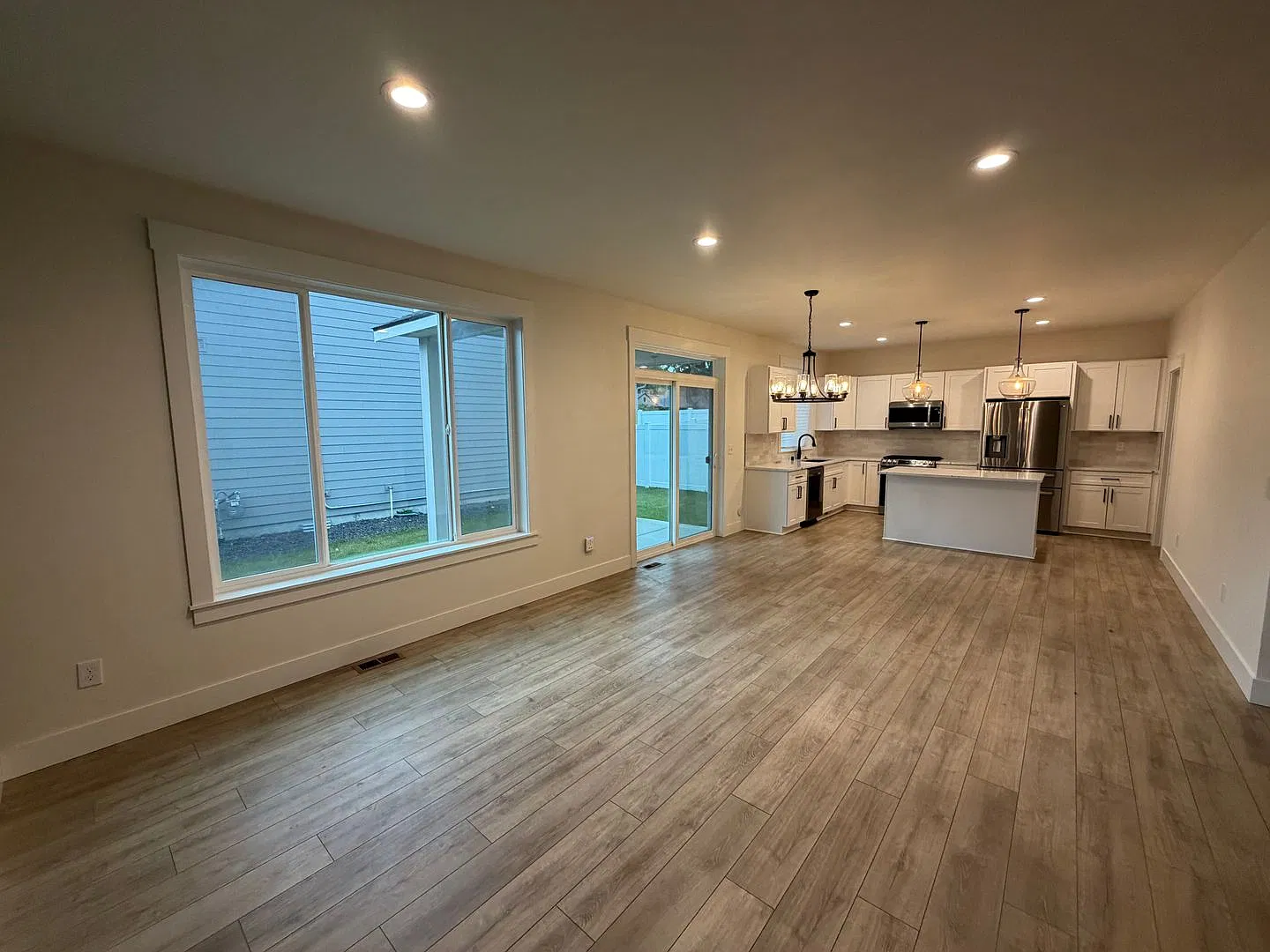NEW Listing 3 bed/2.5 bath+ bonus area in Spokane Valley — Photo 2