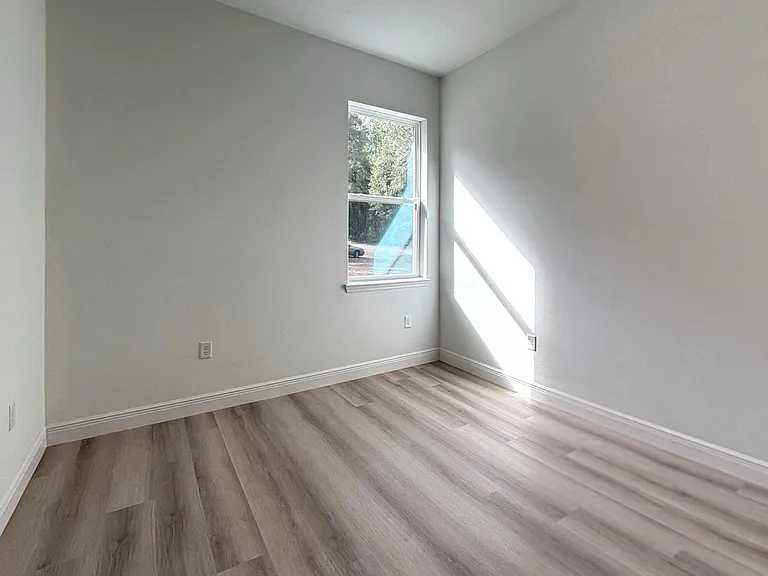16437 SW 27th Cir — Photo 15