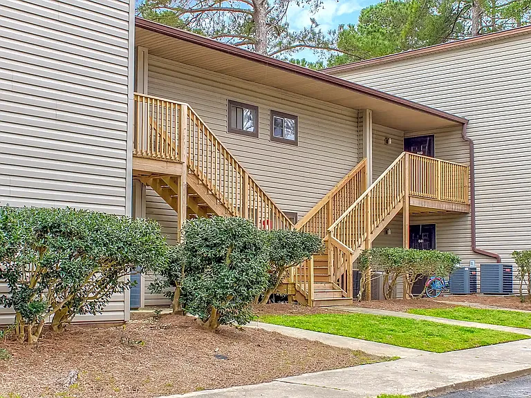 Meadow Pointe Apartments — Photo 14