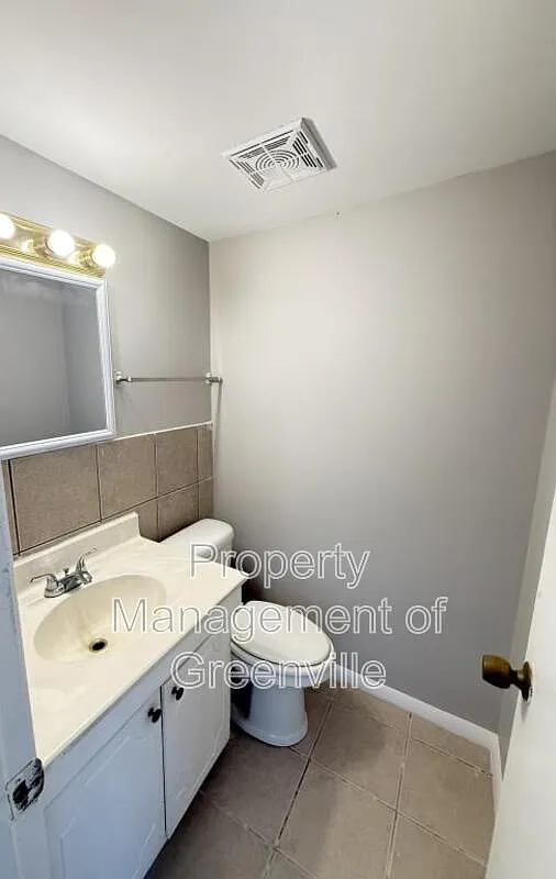 2 bed, 1.5 bath, 1040 sqft, $995 — Photo 3