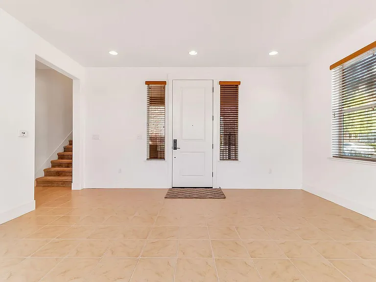 1433 Freeman Ln — Photo 3