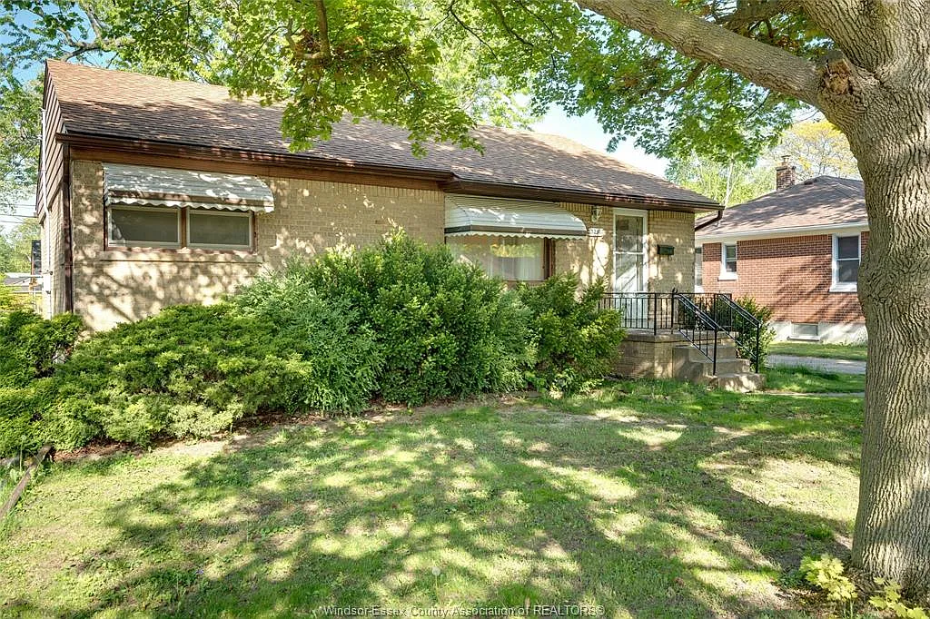 3 bed, $2,200 — Photo 3