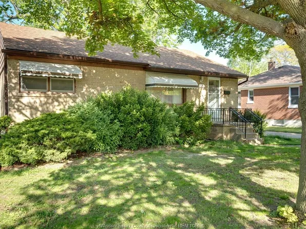3256 Dominion Blvd, Windsor, ON N9E 2N5