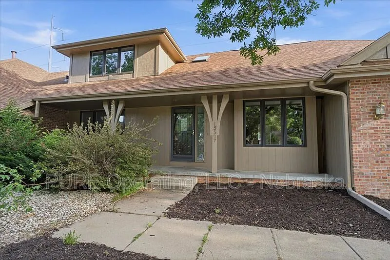 4 bed, 4.0 bath, 3179 sqft, $3,450 — Photo 2