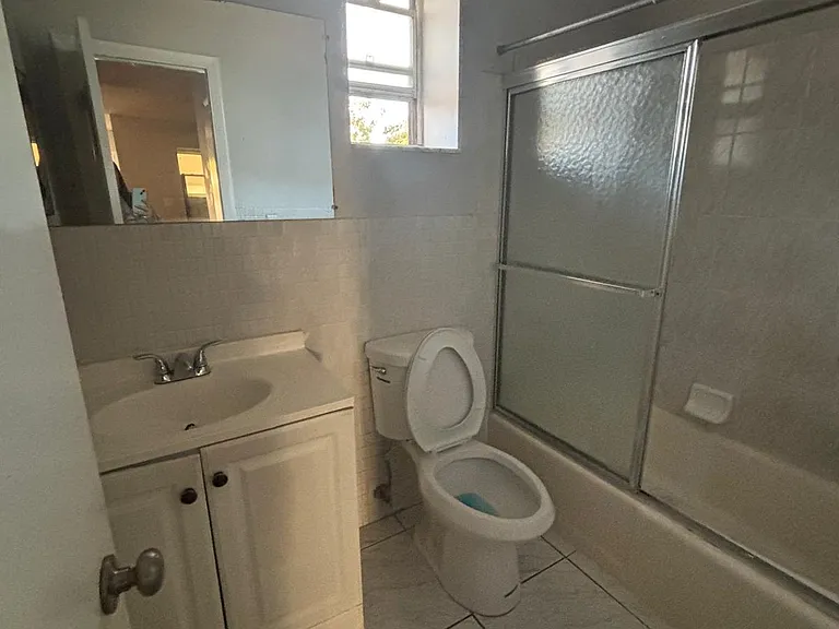615 NE 10th St #205 — Photo 9