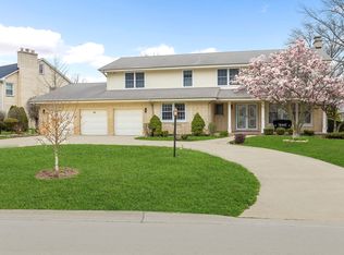 46 Chatham Ln, Oak Brook, IL 60523