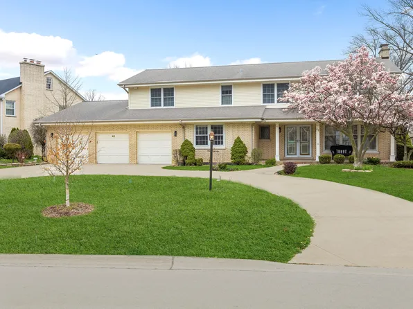46 Chatham Ln, Oak Brook, IL 60523