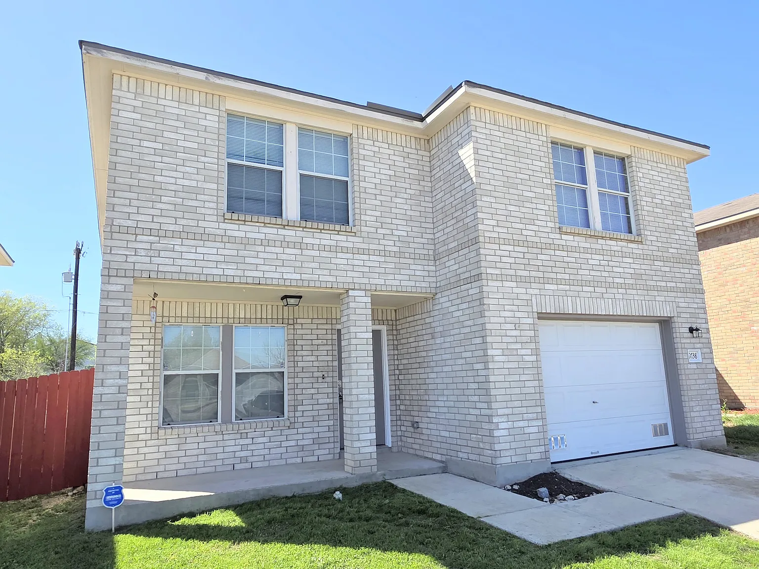 4 bed, 1945 sqft, $1,850 — Photo 1