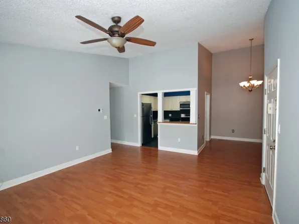 119 Crabapple Ln, Franklin Twp., NJ 08823