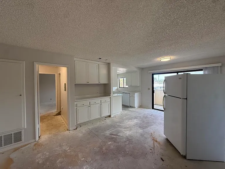 1001 E Cypress Ave — Photo 14