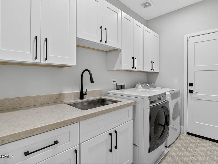 10587 E Sheena Dr — Photo 17