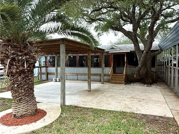 216 S Lake Dr, Rockport, TX 78382