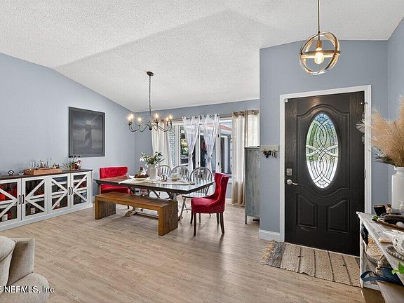 4th image of 7 WINTERBERRY Place