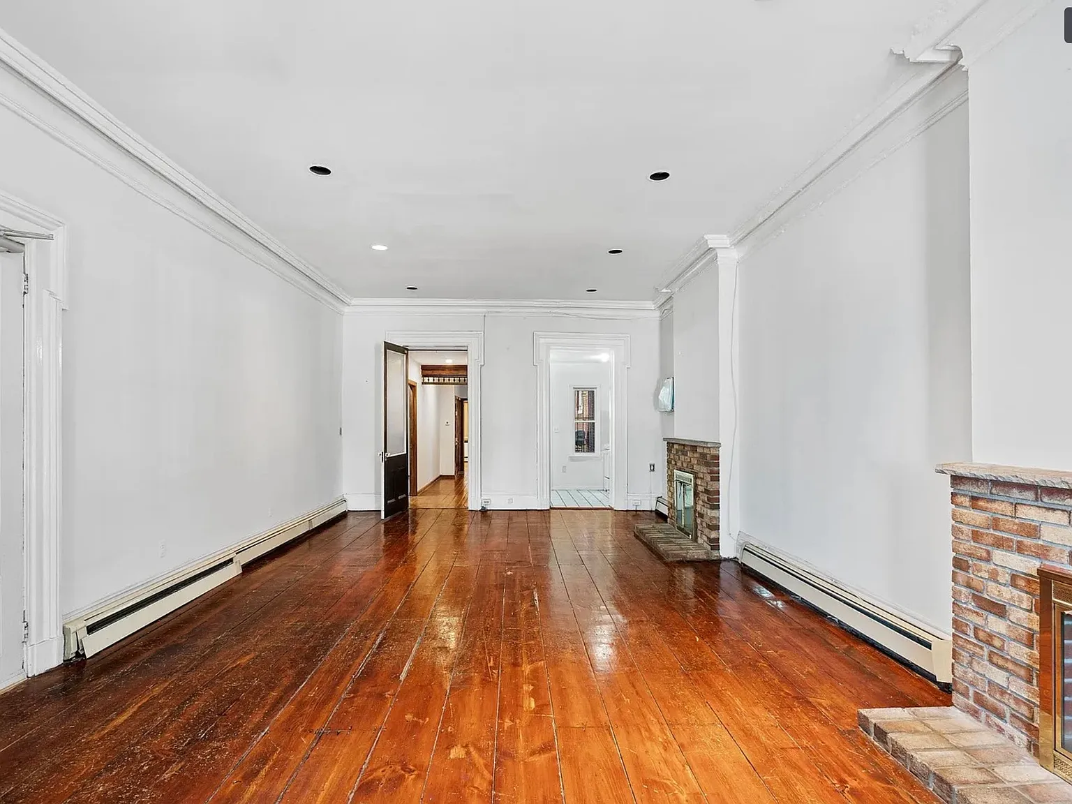 1 bed, 900 sqft, $1,910 — Photo 3