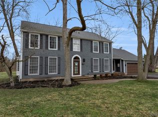 70 Wynngate Ln, Williamsville, NY 14221